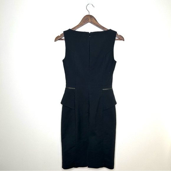 Cue Sleek Twill Knit Peplum Dress V Neck with Zipper Details Black Size 4 - Picture 4 of 12